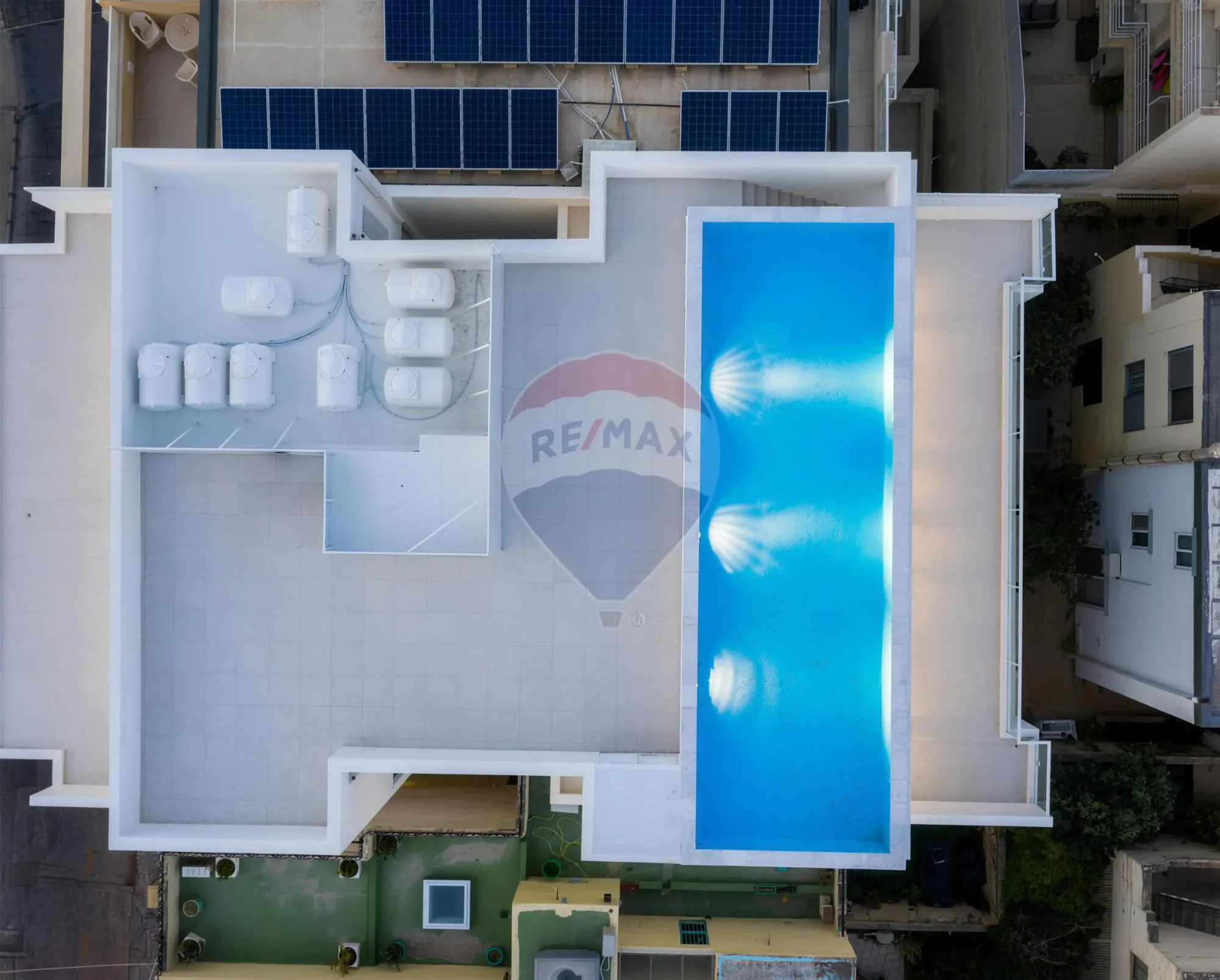 Penthouse with rooftop pool — photo 4